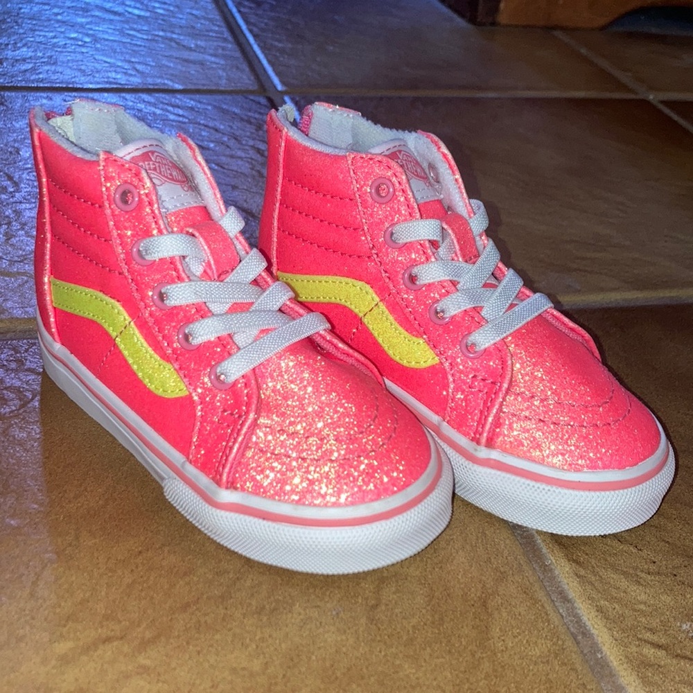 Brand new never worn vans off the wall toddler sneakers